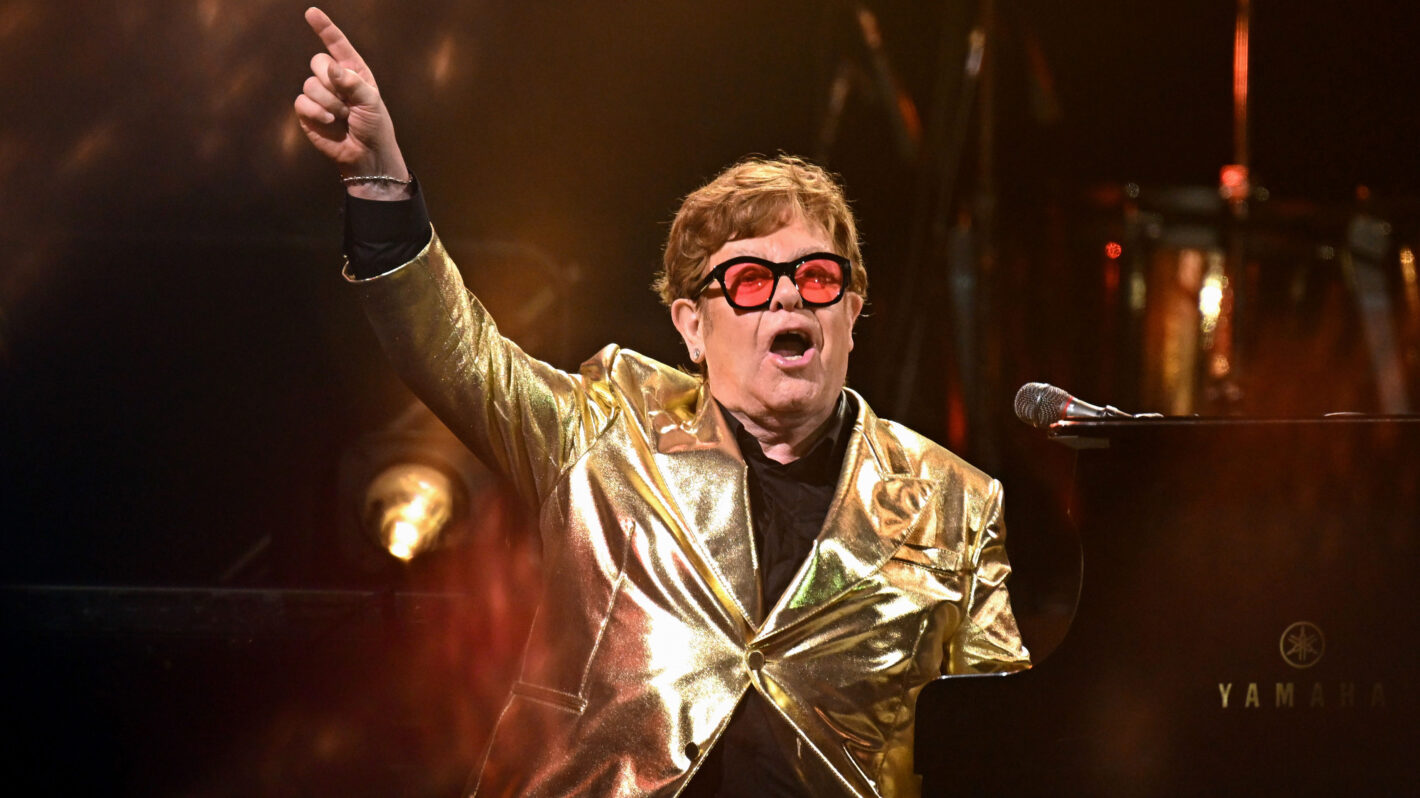 Elton John WOWS Glastonbury for the Final Time