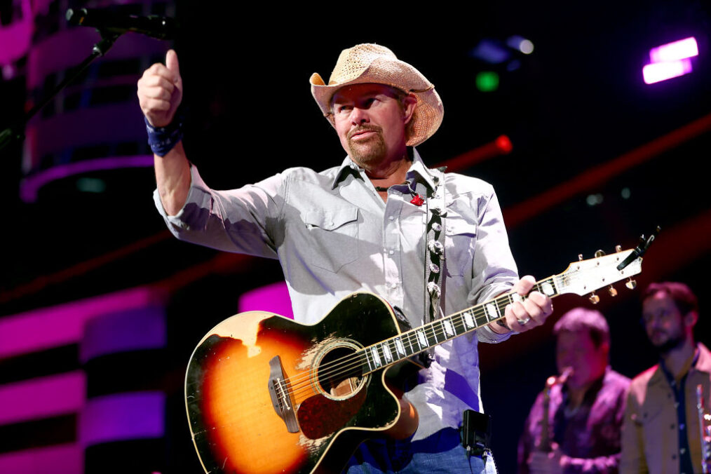 Tributes Pour In From Country Music S Biggest Stars On The Passing Of Toby Keith