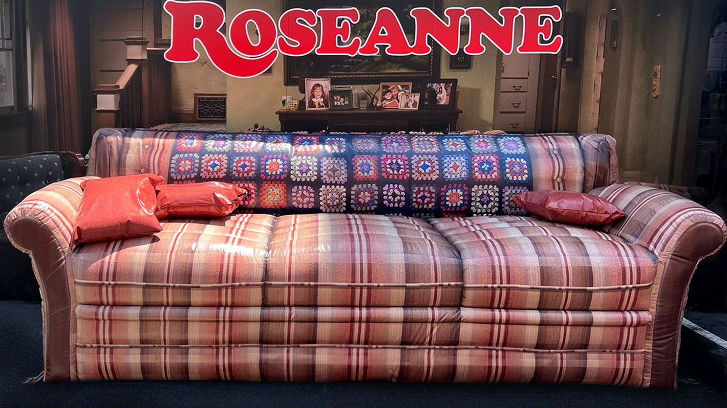 Exclusive: 'Roseanne' Couch to Tour America at GalaxyCon for Roseanne ...