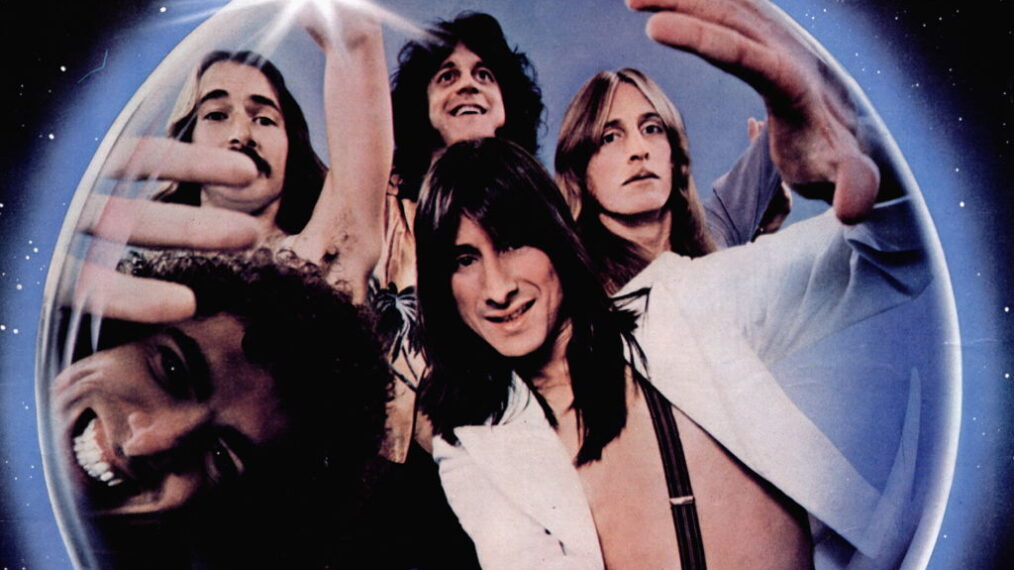 Photo of Neal SCHON and Ross VALORY and JOURNEY and Steve SMITH and Gregg ROLIE and Steve PERRY; L-R (back): Steve Smith, Gregg Rolie, Ross Valory, (front): Neal Schon, Steve Perry - posed, group shot