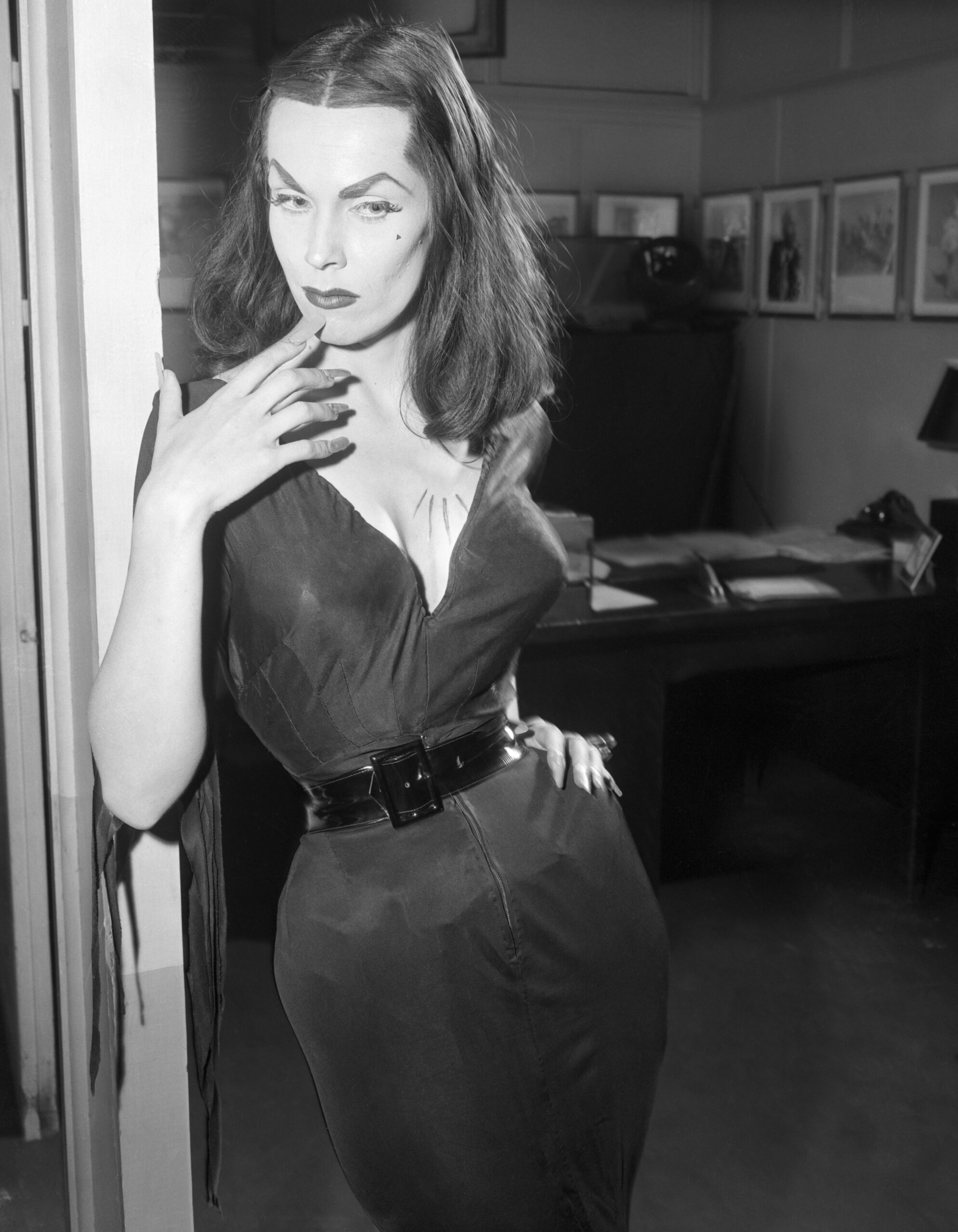 Vampira: The Original Horror Tv Hostess With The Mostess