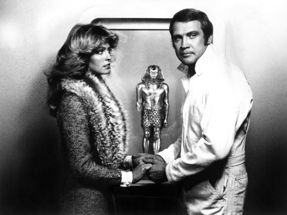 THE SIX MILLION DOLLAR MAN, from left: Farrah Fawcett, Lee Majors in 'The Golden Pharaoh' (Season 3, Episode 19, aired February 8, 1976), 1974-78.