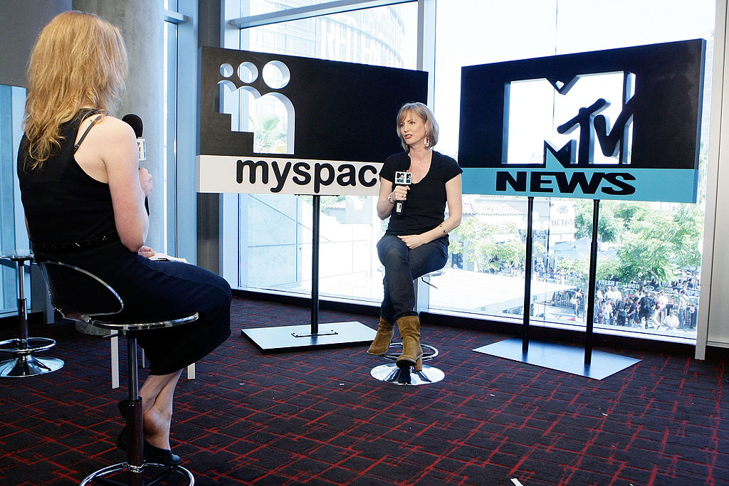 MTV News host Kara Warner (L) interviews writer Melissa Rosenberg in the MySpace & MTV Tower During Comic-Con 2010 - Day 2 on July 23, 2010 in San Diego, California