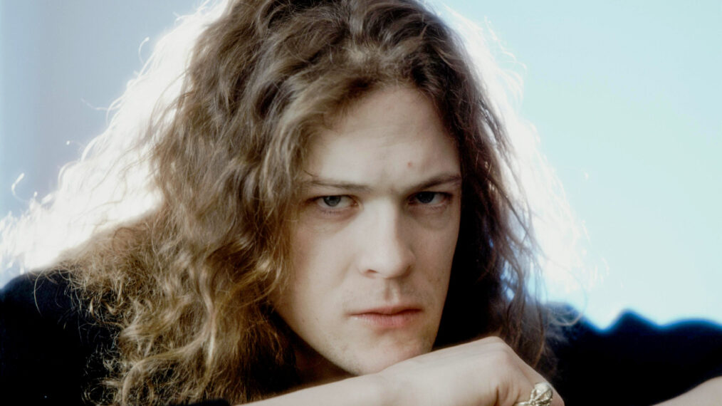 Jason Newsted (Metallica) in a studio photo session, Tokyo, December 1991. (Photo by Koh Hasebe/Shinko Music/Getty Images)