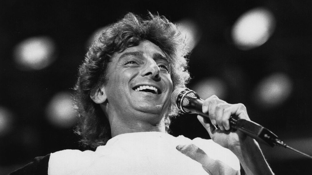 circa 1980: American pop singer songwriter Barry Manilow, born Barry Alan Pinkus. (Photo by Evening Standard/Getty Images)