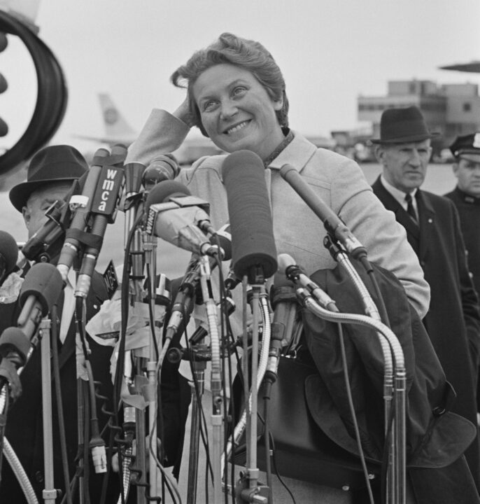 Russian writer and lecturer Svetlana Alliluyeva (1926 - 2011) speaking to the press at John F Kennedy International Airport, New York, 24th April 1967. She was the daughter of Soviet Premier Joseph Stalin and Nadezhda Alliluyeva. 