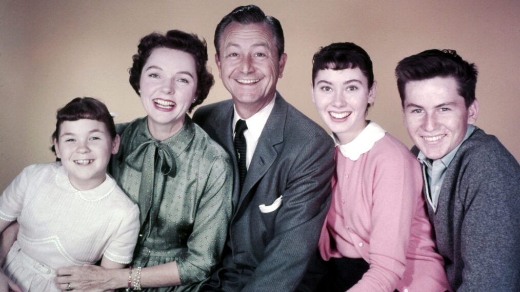 FATHER KNOWS BEST, from left, Lauren Chapin, Jane Wyatt, Robert Young, Elinor Donahue, Billy Gray, 1955-62