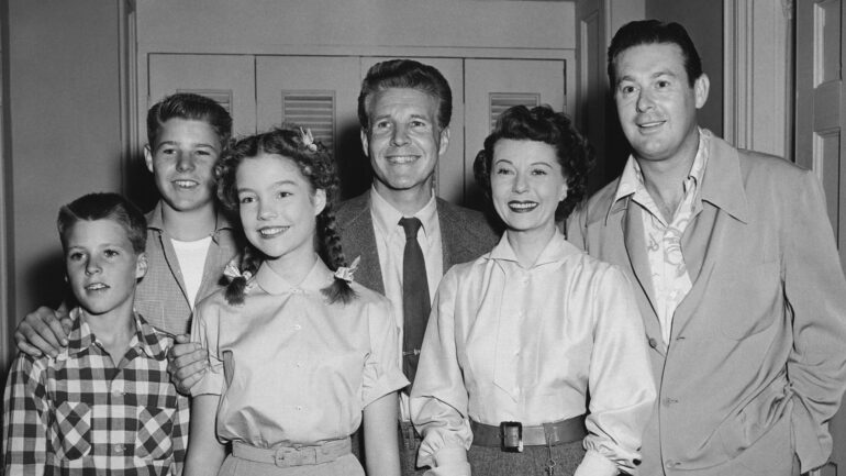 THE ADVENTURES OF OZZIE AND HARRIET, from left: Ricky Nelson, David Nelson, Eilene Janssen, Ozzie Nelson, Harriet Nelson, Don DeFore, (1952), 1952-1966