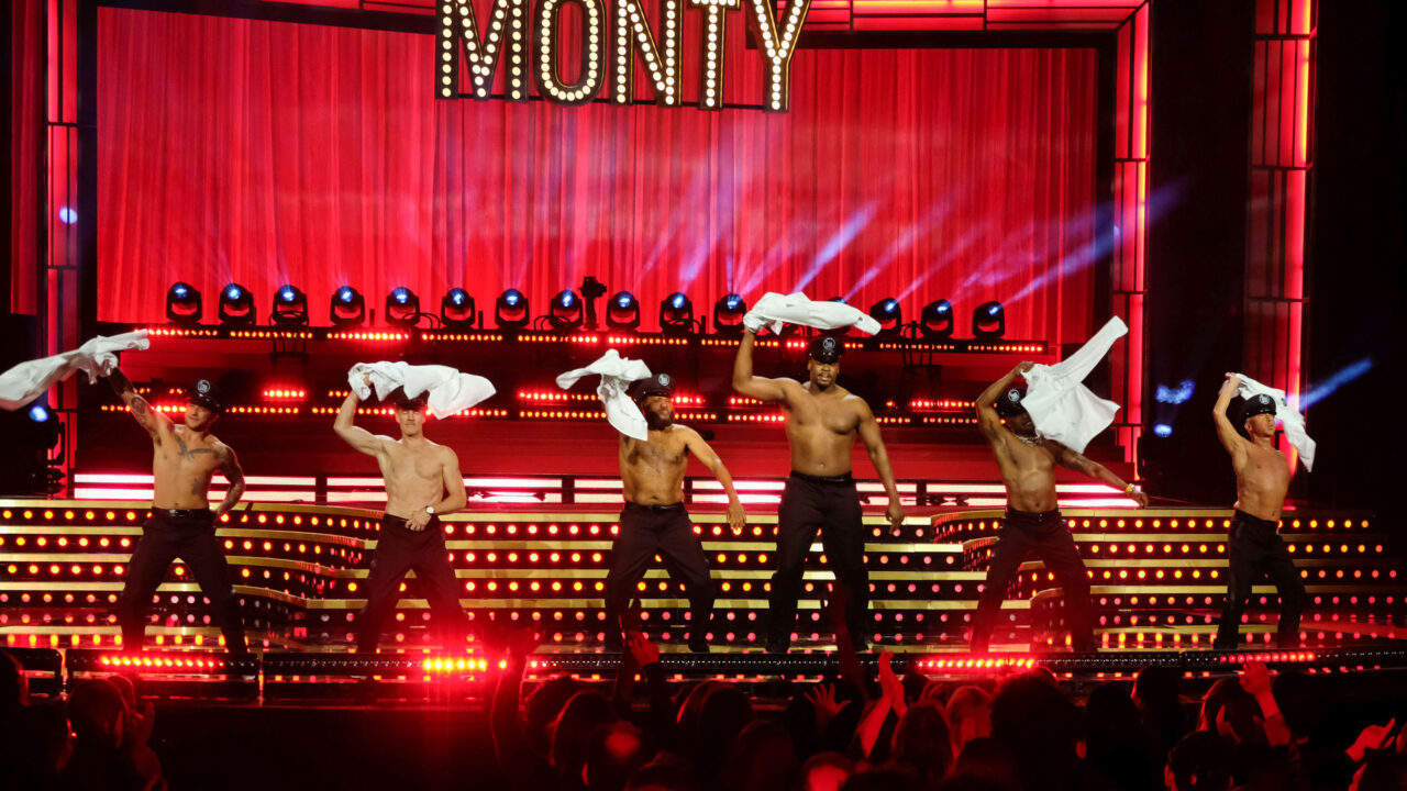 THE REAL FULL MONTY: L-R: Tyler Posey, James Van Der Beek, Anthony Anderson, Chris Jones, Taye Diggs and Bruno Tonioli in the two-hour special THE REAL FULL MONTY airing Monday, December 9 (8:00-10:00 PM ET/PT).