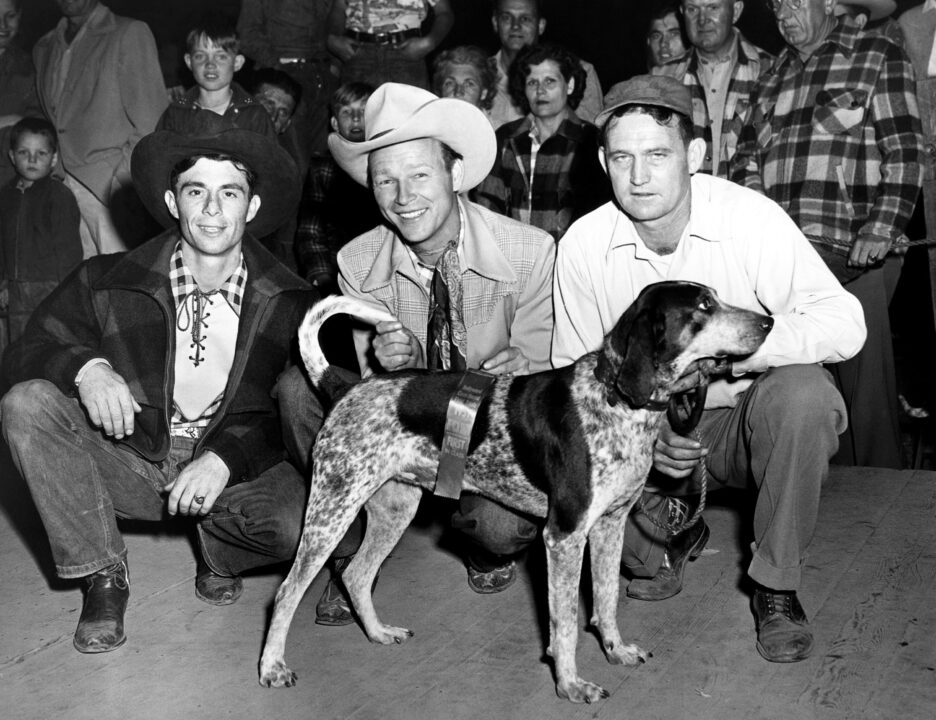 THE ROY ROGERS SHOW, from left, six-time guest Carl Switzer (aka Alfalfa Switzer), Roy Rogers, Walt Oliver, ca. 1952-55