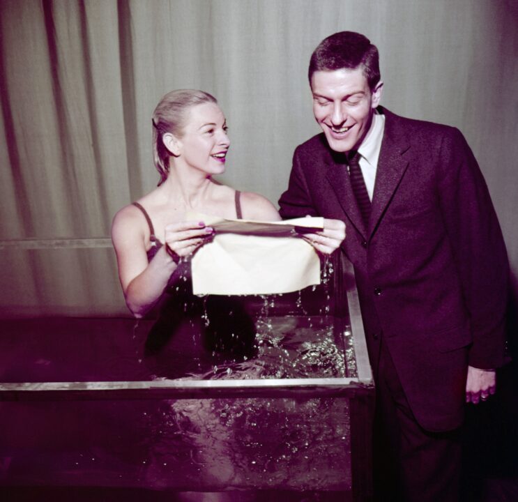 THE GARRY MOORE SHOW, from left: Stuntwoman Ginger Stanley, Dick Van Dyke (guest host), delivering underwater weather report, (1958), 1950-1958