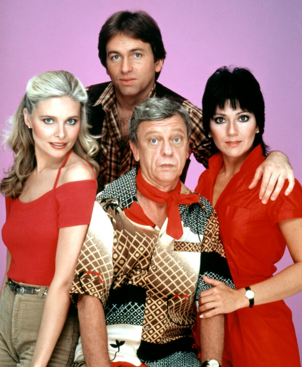 THREE'S COMPANY, (clockwise from left): Priscilla Barnes, John Ritter, Joyce DeWitt, Don Knotts, 1977-84