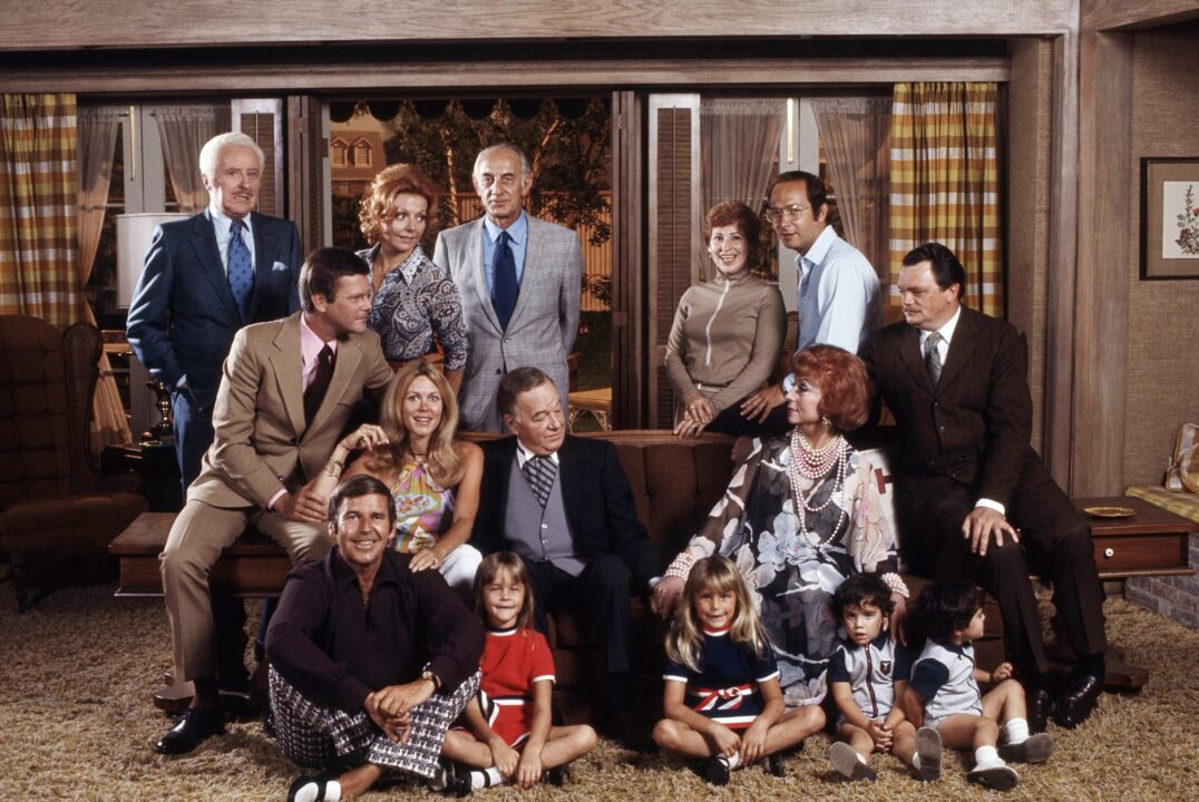 BEWITCHED, standing from left: David White, Kasey Rogers, Charles Lane, Alice Ghostley, Bernie Kopell; seated, from left: Dick Sargent, Elizabeth Montgomery, Maurice Evans, Agnes Moorehead, Bernard Fox; on floor in front: Paul Lynde, Erin Murphy, Diane Murphy, Tamar Young, Julie Young, (1970s) 1964-1972.