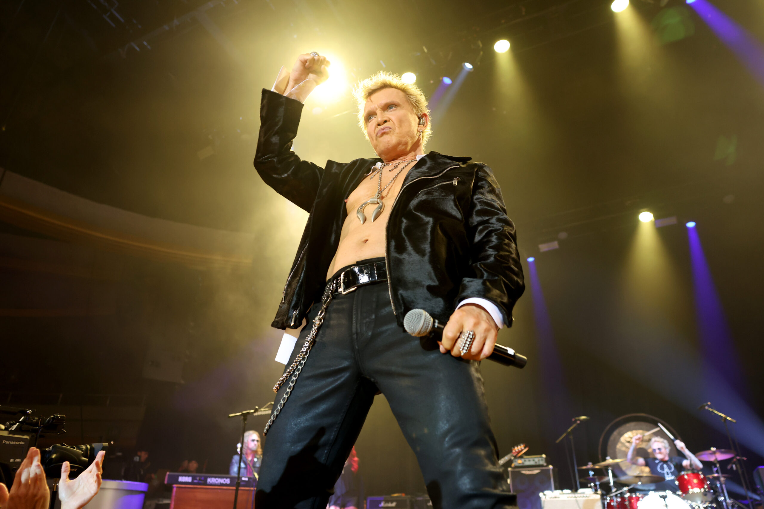 LOS ANGELES, CALIFORNIA - FEBRUARY 02: Billy Idol performs onstage during the 6th Jam For Janie Grammy Awards Viewing Party Presented By Live Nation at the Hollywood Palladium on February 02, 2025 in Los Angeles, California.