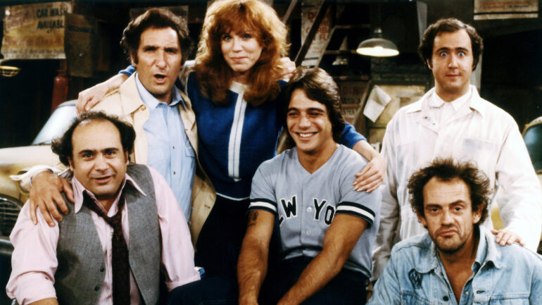 TAXI, Danny DeVito, Judd Hirsch, Marilu Henner, Tony Danza, Christopher Lloyd, Andy Kaufman, Season 4 cast portrait, 1981-1982.